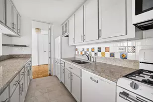 531 Main St, New York City, NY 10044 - Photo 9