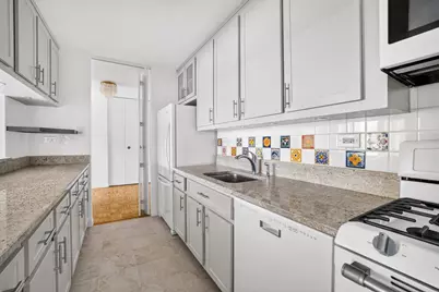 531 Main Street #718, New York City, NY 10044 - Photo 9