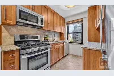 383 Grand Street #M1305, New York City, NY 10002 - Photo 7