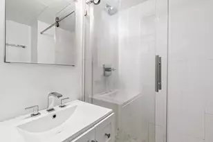 190 E 72nd St, New York City, NY 10021 - Photo 9