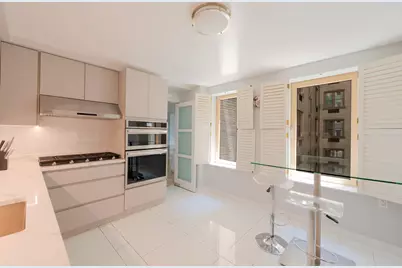 106 Central Park S #8A, New York City, NY 10019 - Photo 5