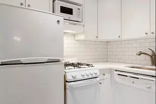 1560 York Ave, New York, NY 10028 - Photo 3