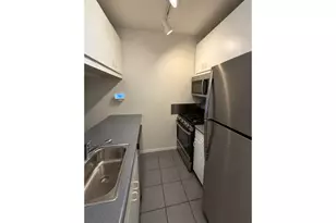 303 E 60th St, New York City, NY 10022 - Photo 3