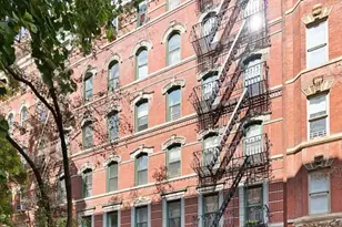 211 W 10th St, New York, NY 10014 - Photo 9