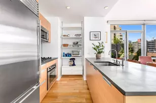 310 W 52nd St, New York City, NY 10019 - Photo 5