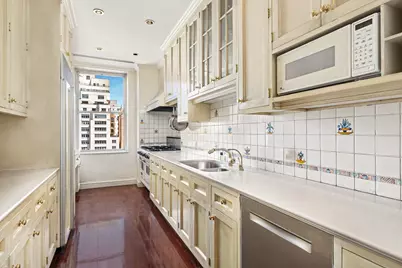 2 E 70th Street #10A, New York City, NY 10021 - Photo 9