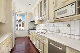 2 E 70th St, New York City, NY 10021 - Photo 9