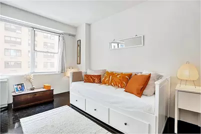 136 E 56th Street #4G, New York, NY 10022 - Photo 5