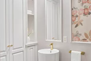 180 W 58th St, New York City, NY 10019 - Photo 3