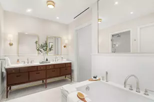 275 W 10th St, New York City, NY 10014 - Photo 9