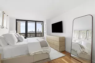330 E 38th St, New York City, NY 10016 - Photo 3