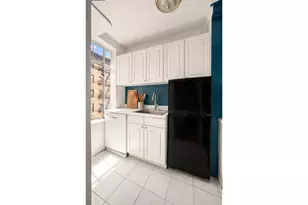 333 W 56th St, New York City, NY 10019 - Photo 3