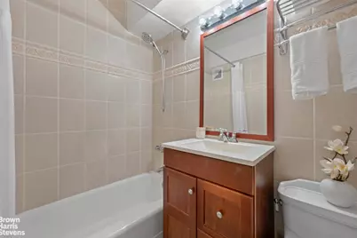 333 E 75th Street #8D, New York, NY 10021 - Photo 5