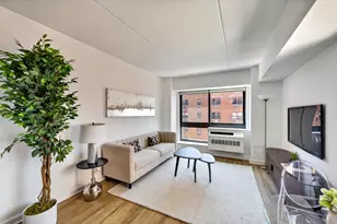 535 W 52nd St, New York, NY 10019 - Photo 3