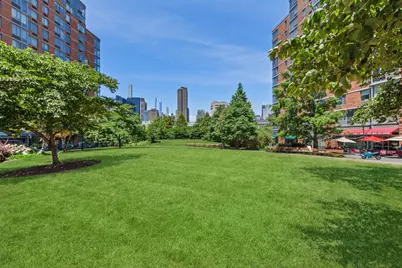 425 Main Street #8A, New York City, NY 10044 - Photo 25