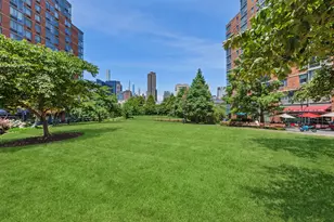 425 Main St, New York City, NY 10044 - Photo 25