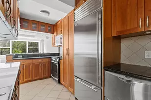 333 E 46th St, New York City, NY 10017 - Photo 3