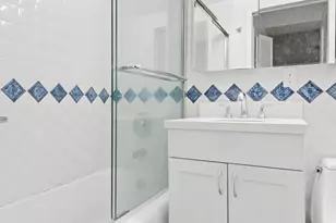 333 E 46th St, New York City, NY 10017 - Photo 11