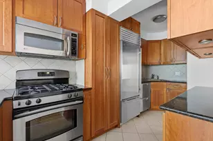 333 E 46th St, New York City, NY 10017 - Photo 3