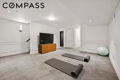 241 E 48th Street, New York City, NY 10017 - Photo 21