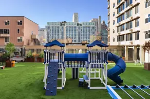 555 Main St, New York City, NY 10044 - Photo 11