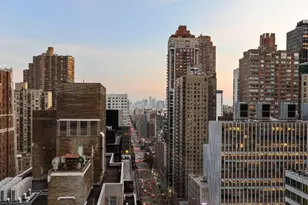 303 E 43rd St, New York City, NY 10017 - Photo 13