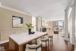 300 E 40th St, New York City, NY 10016 - Photo 3