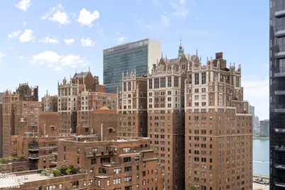 300 E 40th Street #22J, New York City, NY 10016 - Photo 9