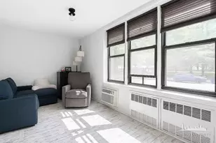 87-70 173rd St, New York City, NY 11432 - Photo 3
