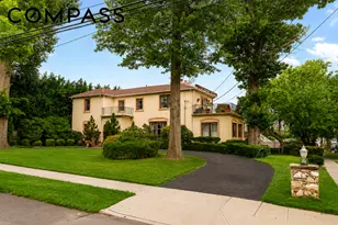 15 Allendale Rd, New York, NY 10305 - Photo 1