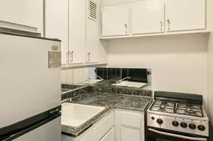 335 E 51st St, New York, NY 10022 - Photo 3