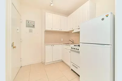 19 Commerce Street #10, New York, NY 10014 - Photo 3