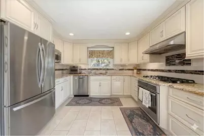 2410 Lodovick Avenue, New York City, NY 10469 - Photo 11