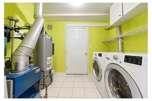 2410 Lodovick Ave, New York City, NY 10469 - Photo 15