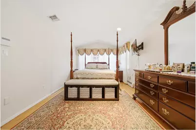 2410 Lodovick Avenue, New York City, NY 10469 - Photo 21