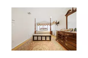 2410 Lodovick Ave, New York City, NY 10469 - Photo 21
