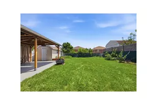 2410 Lodovick Ave, New York City, NY 10469 - Photo 17