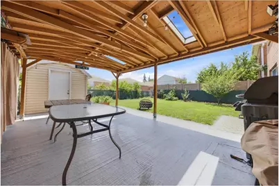 2410 Lodovick Avenue, New York City, NY 10469 - Photo 19