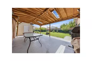 2410 Lodovick Ave, New York City, NY 10469 - Photo 19