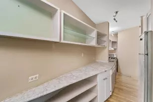 305 W 52nd St, New York City, NY 10019 - Photo 7