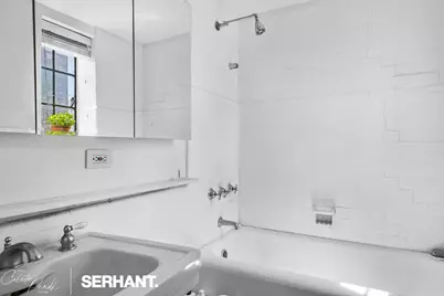 320 E 42nd Street #2318, New York City, NY 10017 - Photo 9