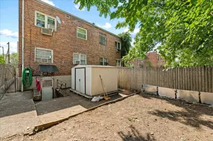 716 Hemlock St, New York City, NY 11208 - Photo 23
