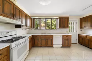12 Carolina Rd, Douglaston, NY 11362 - Photo 13