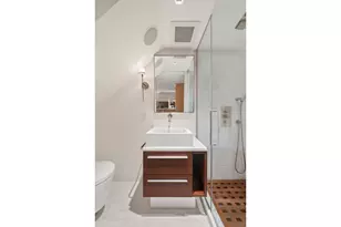 425 E 50th St, New York, NY 10022 - Photo 13