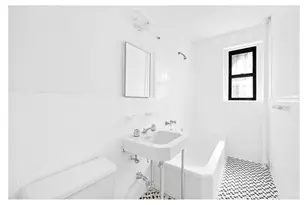 20 Clinton St, New York, NY 10002 - Photo 7