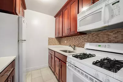 200 E 24th Street #1008, New York, NY 10010 - Photo 5