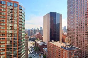 300 E 40th St, New York City, NY 10016 - Photo 9