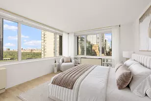 322 W 57th St, New York City, NY 10019 - Photo 5