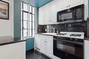 333 W 56th St, New York City, NY 10019 - Photo 5