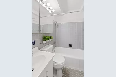 315 E 70th Street #8B, New York, NY 10021 - Photo 5
